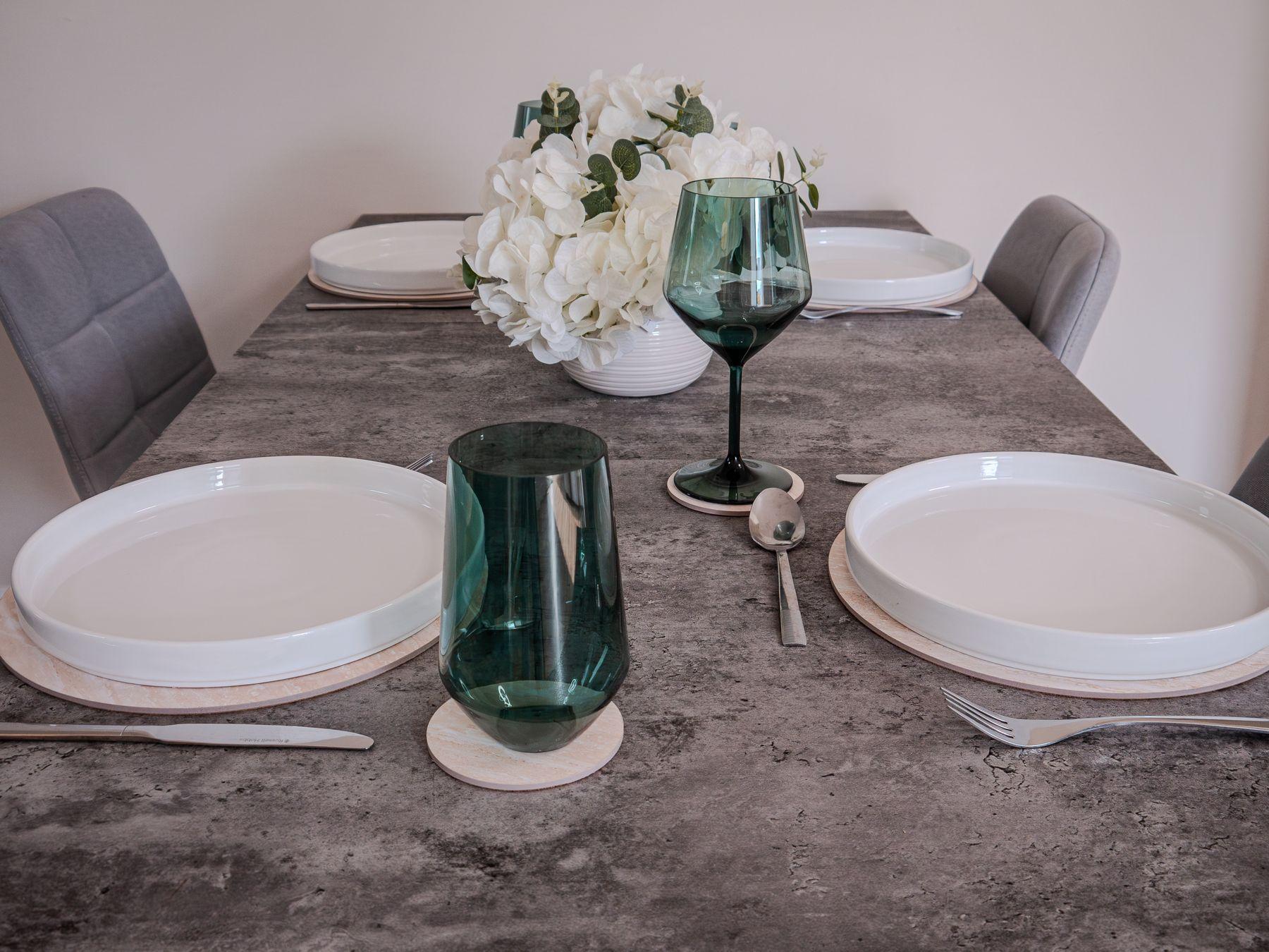The dining table, a detail